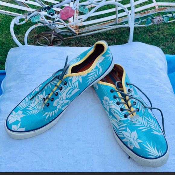 NEW URBAN OUTFITTERS HAWAIIAN SURF PRINT SNEAKERS 13 - Picture 1 of 7